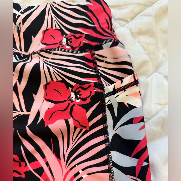 NWT- DKNY Sport 🩷Brand New! Small 7/8 ~Yoga/Workout pants! ~ Great Stretch - Picture 6 of 9